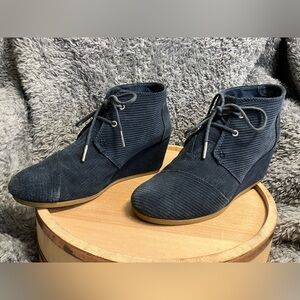 Toms Blue Desert Wedge Suede Booties Size 9.5